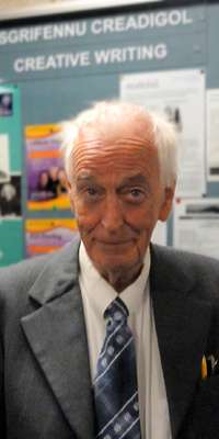 John Davies, Welsh historian., dies at age 76